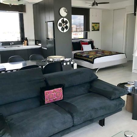 Appartamento Stylish Penthouse With Acropolis And 360 View Atene Esterno foto